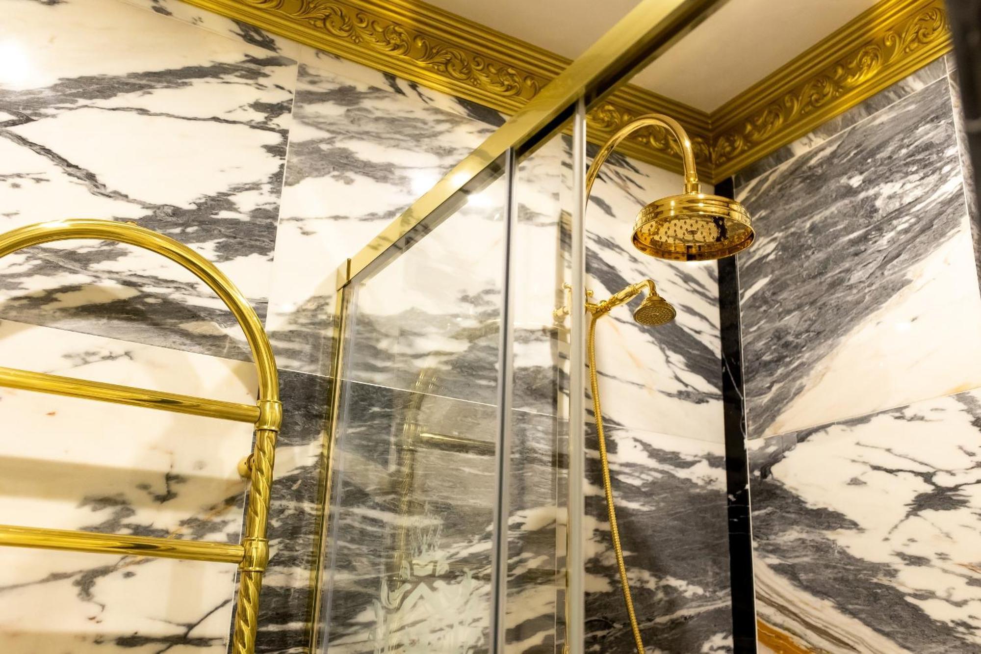 Royal Palace Luxury Hotel And Spa Khmelʼnytsʼkyy Rum bild